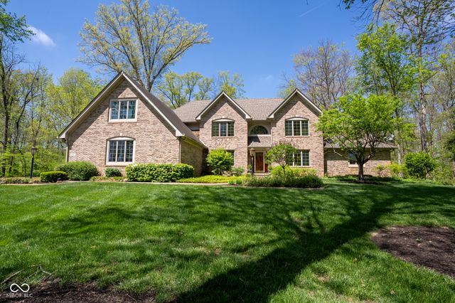 1112 N Dogwood Way, Greenfield, IN 46140