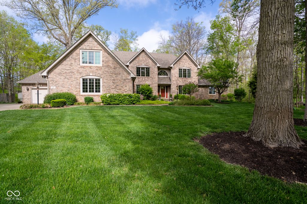 1112 N Dogwood Way, Greenfield, IN 46140