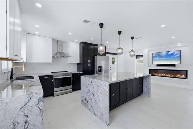 201 HONORE AVENUE, Sarasota, FL 34232