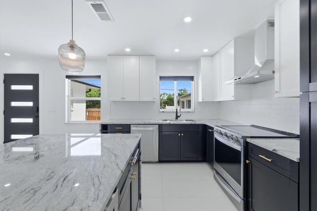 201 HONORE AVENUE, Sarasota, FL 34232
