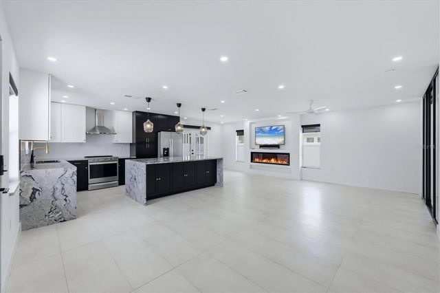 201 HONORE AVENUE, Sarasota, FL 34232