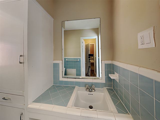 649 W Main Street, Lancaster, TX 75146
