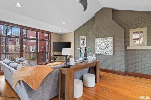 1037 WOODLAND Avenue, Springfield, IL 62704