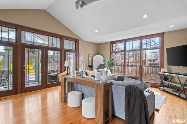 1037 WOODLAND Avenue, Springfield, IL 62704