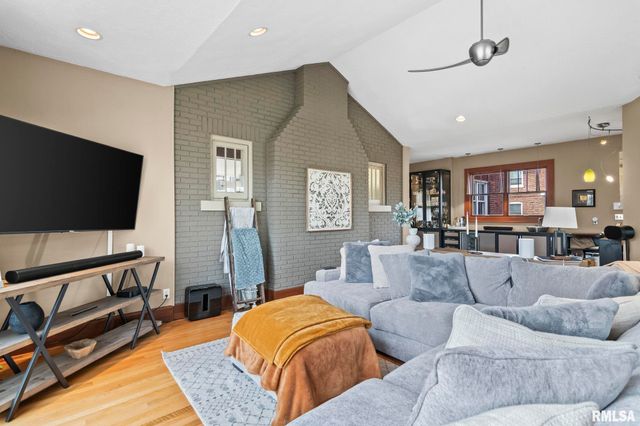 1037 WOODLAND Avenue, Springfield, IL 62704