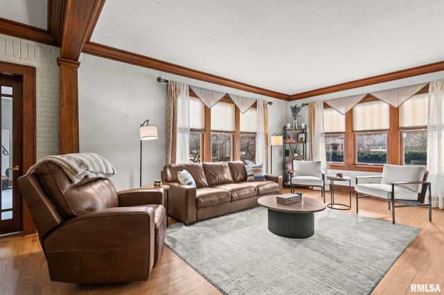 1037 WOODLAND Avenue, Springfield, IL 62704