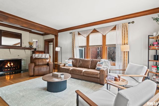 1037 WOODLAND Avenue, Springfield, IL 62704