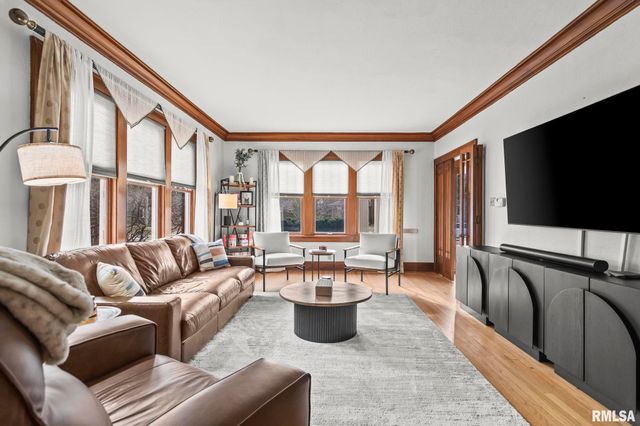 1037 WOODLAND Avenue, Springfield, IL 62704