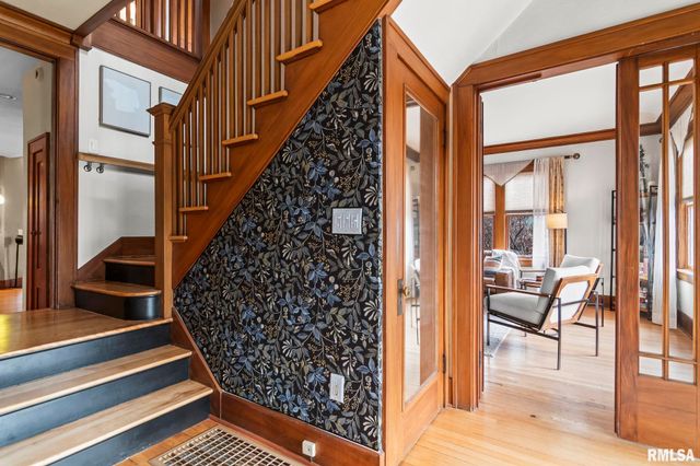 1037 WOODLAND Avenue, Springfield, IL 62704