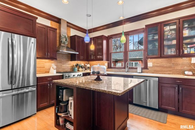 1037 WOODLAND Avenue, Springfield, IL 62704