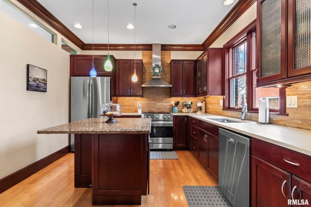 1037 WOODLAND Avenue, Springfield, IL 62704