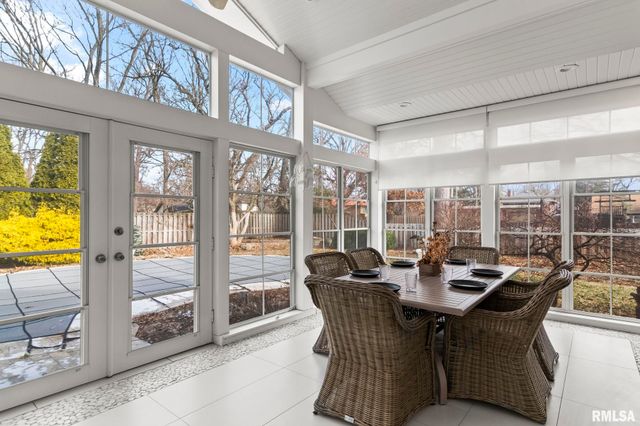 1037 WOODLAND Avenue, Springfield, IL 62704