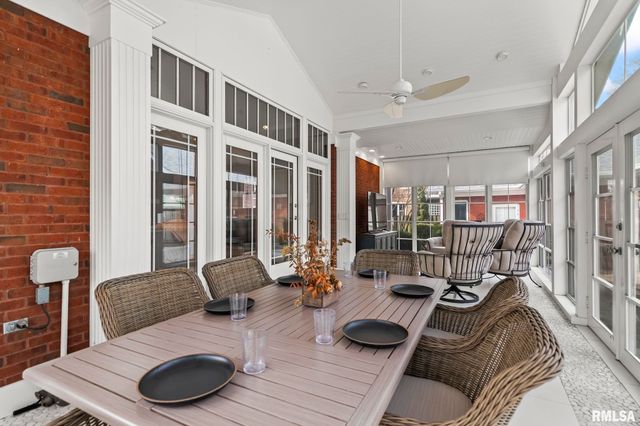 1037 WOODLAND Avenue, Springfield, IL 62704