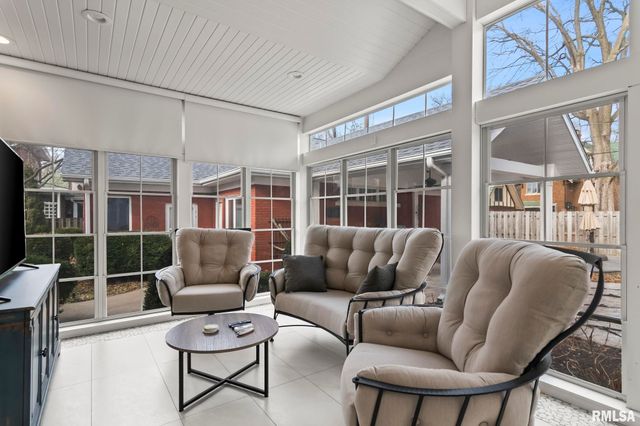 1037 WOODLAND Avenue, Springfield, IL 62704