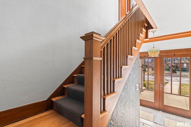 1037 WOODLAND Avenue, Springfield, IL 62704