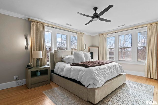 1037 WOODLAND Avenue, Springfield, IL 62704