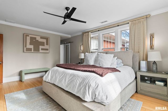 1037 WOODLAND Avenue, Springfield, IL 62704