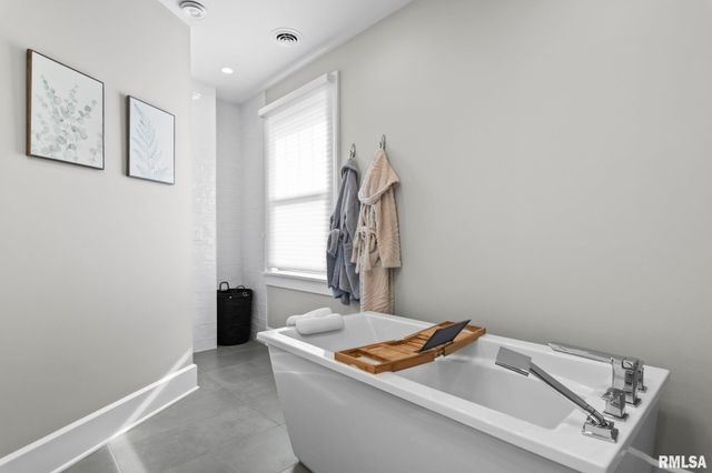 1037 WOODLAND Avenue, Springfield, IL 62704