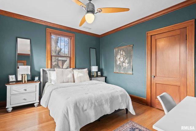 1037 WOODLAND Avenue, Springfield, IL 62704