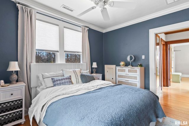 1037 WOODLAND Avenue, Springfield, IL 62704