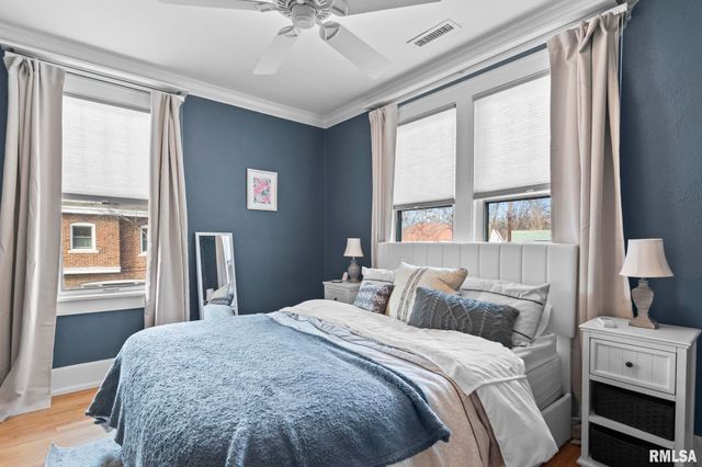 1037 WOODLAND Avenue, Springfield, IL 62704