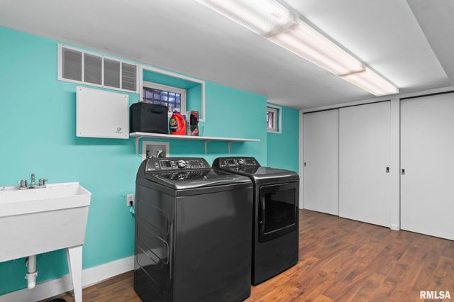 1037 WOODLAND Avenue, Springfield, IL 62704