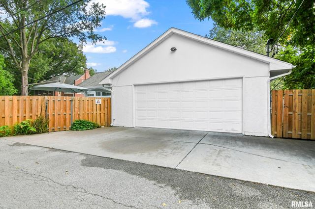 1037 WOODLAND Avenue, Springfield, IL 62704