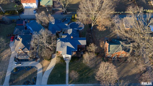 1037 WOODLAND Avenue, Springfield, IL 62704