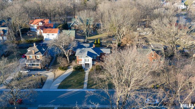 1037 WOODLAND Avenue, Springfield, IL 62704