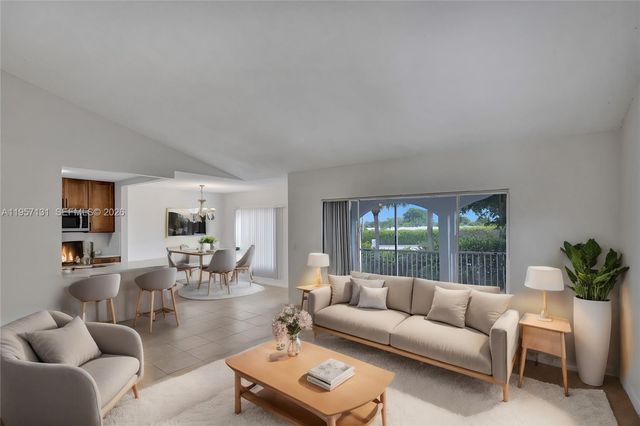 815 W Boynton Beach Boulevard 7-204, Boynton Beach, FL 33426