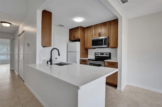 815 W Boynton Beach Boulevard 7-204, Boynton Beach, FL 33426