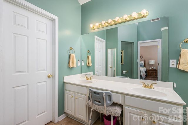 11132 Chastain Parc Drive, Charlotte, NC 28216