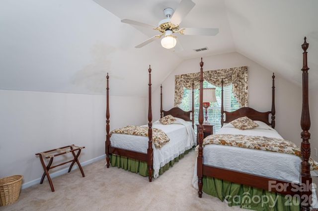 11132 Chastain Parc Drive, Charlotte, NC 28216