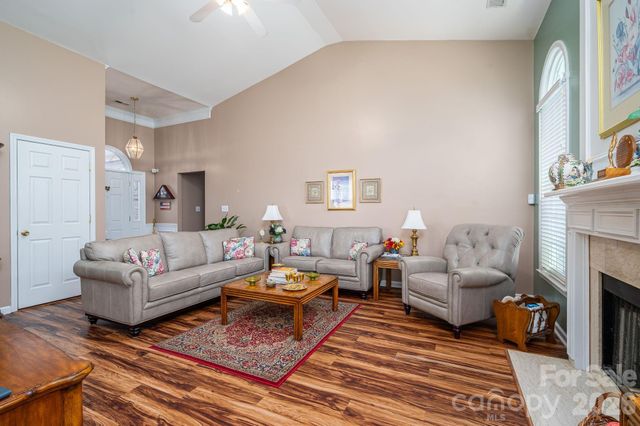 11132 Chastain Parc Drive, Charlotte, NC 28216