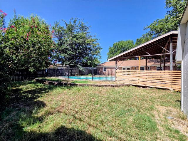 6620 Bernadine Drive, Watauga, TX 76148