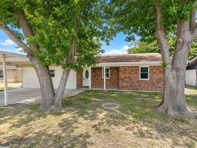 6620 Bernadine Drive, Watauga, TX 76148