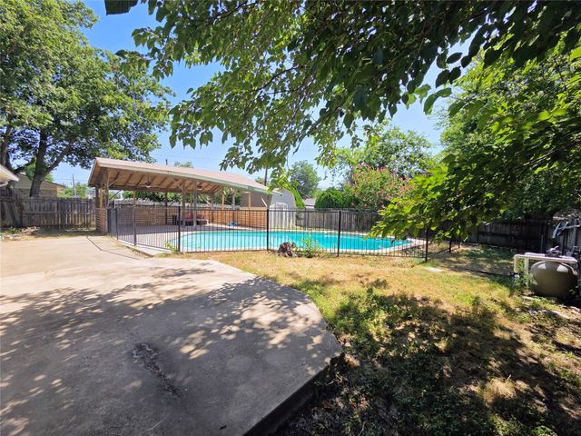 6620 Bernadine Drive, Watauga, TX 76148