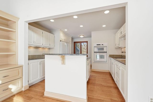 6769 W 82nd Street, Bloomington, MN 55438