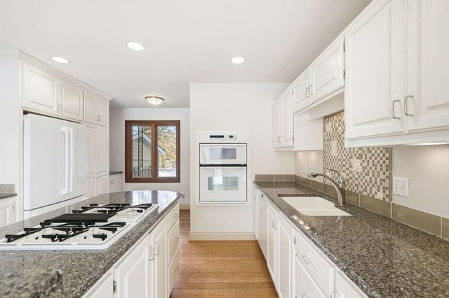 6769 W 82nd Street, Bloomington, MN 55438