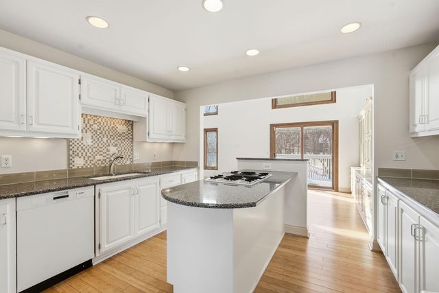 6769 W 82nd Street, Bloomington, MN 55438