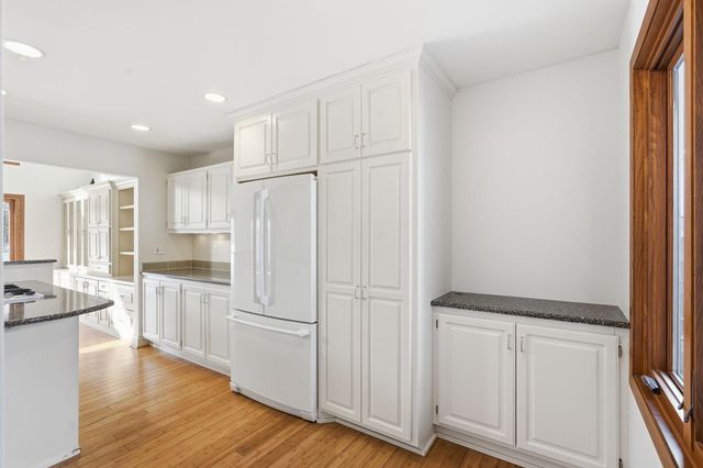 6769 W 82nd Street, Bloomington, MN 55438