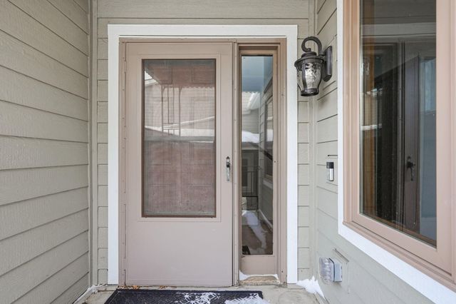 6769 W 82nd Street, Bloomington, MN 55438