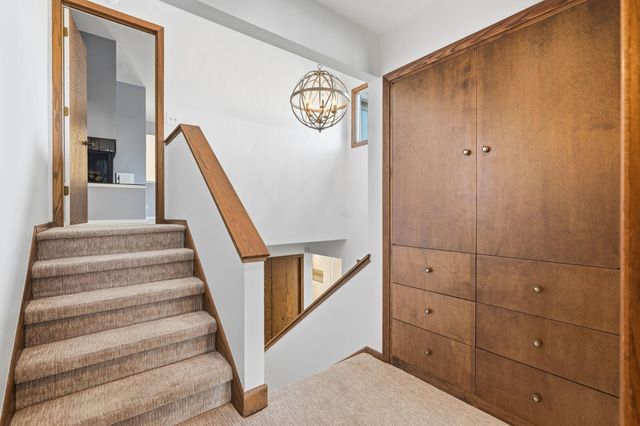 6769 W 82nd Street, Bloomington, MN 55438