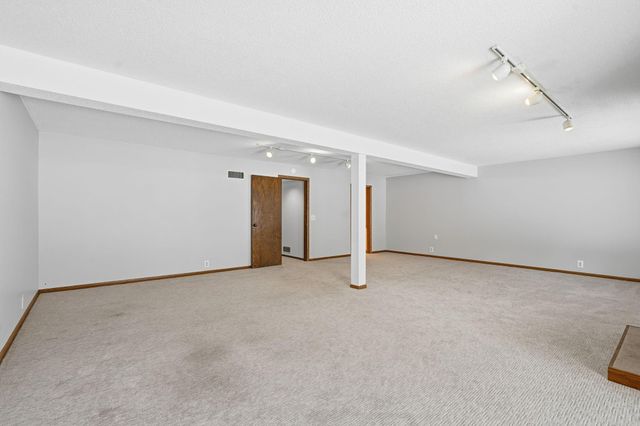 6769 W 82nd Street, Bloomington, MN 55438