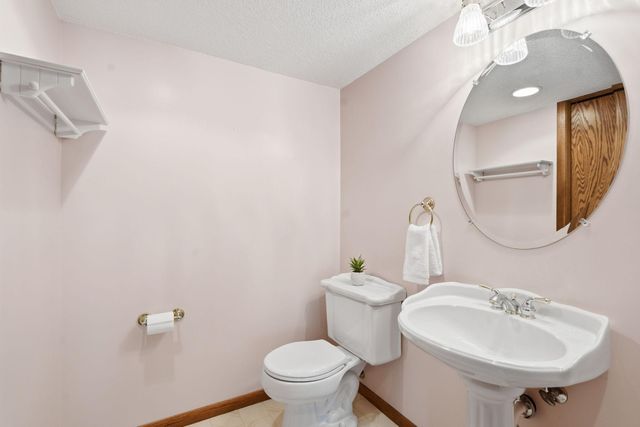 6769 W 82nd Street, Bloomington, MN 55438