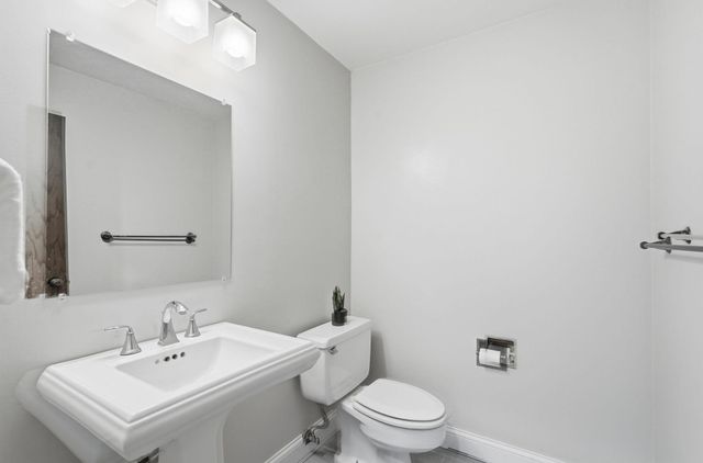 6769 W 82nd Street, Bloomington, MN 55438