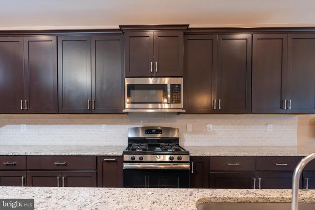 3 CANNON DR, Pennington, NJ 08534