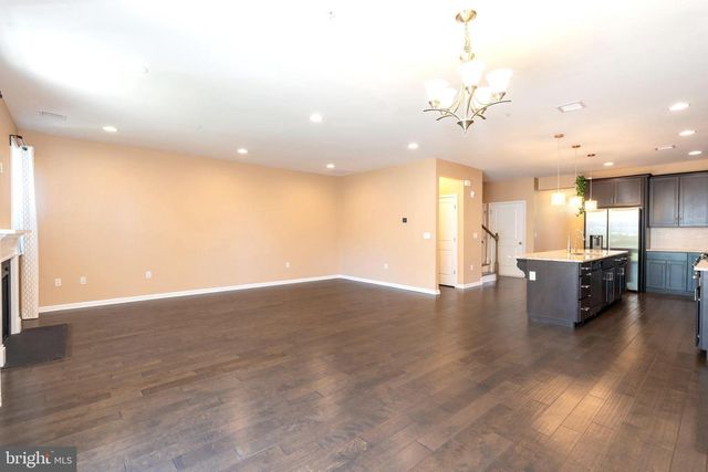 3 CANNON DR, Pennington, NJ 08534