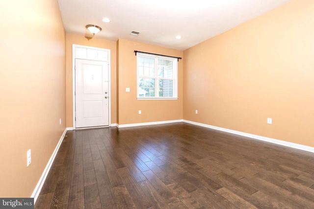 3 CANNON DR, Pennington, NJ 08534