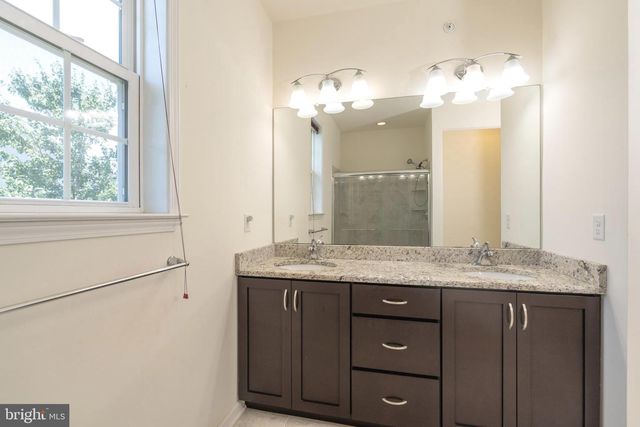 3 CANNON DR, Pennington, NJ 08534